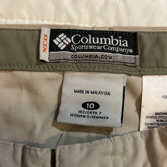 Columbia Women’s Tan Cargo Shorts EUC Size 10 - Picture 2 of 4